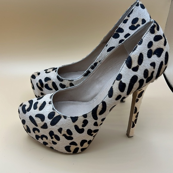 Steve Madden DejaVu Leopard Pony Hair Platform Heels Size 9.5 - Picture 4 of 7